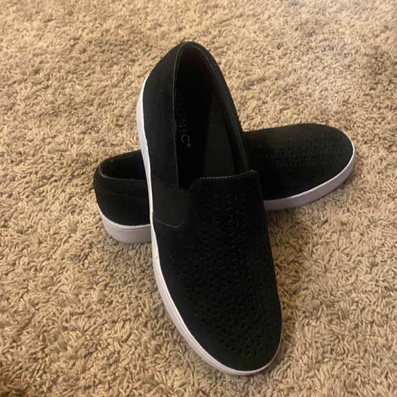 Vionic black flats - Picture 2 of 3